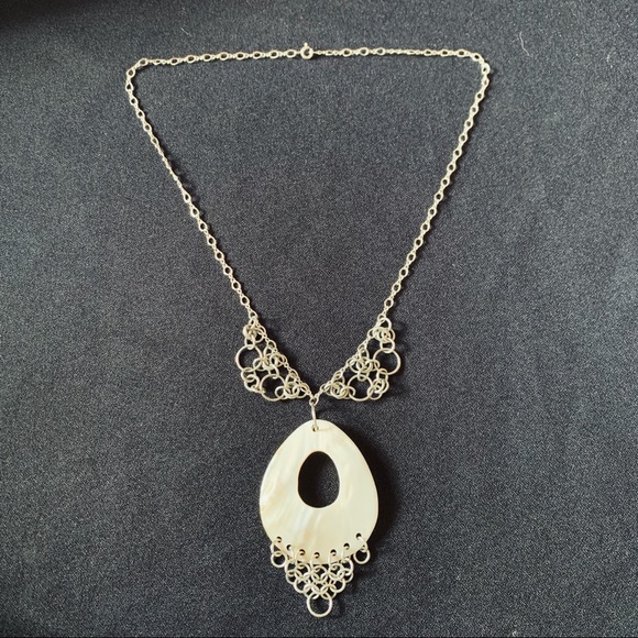 Sterling silver chain mail and shell necklace - Picture 2 of 5